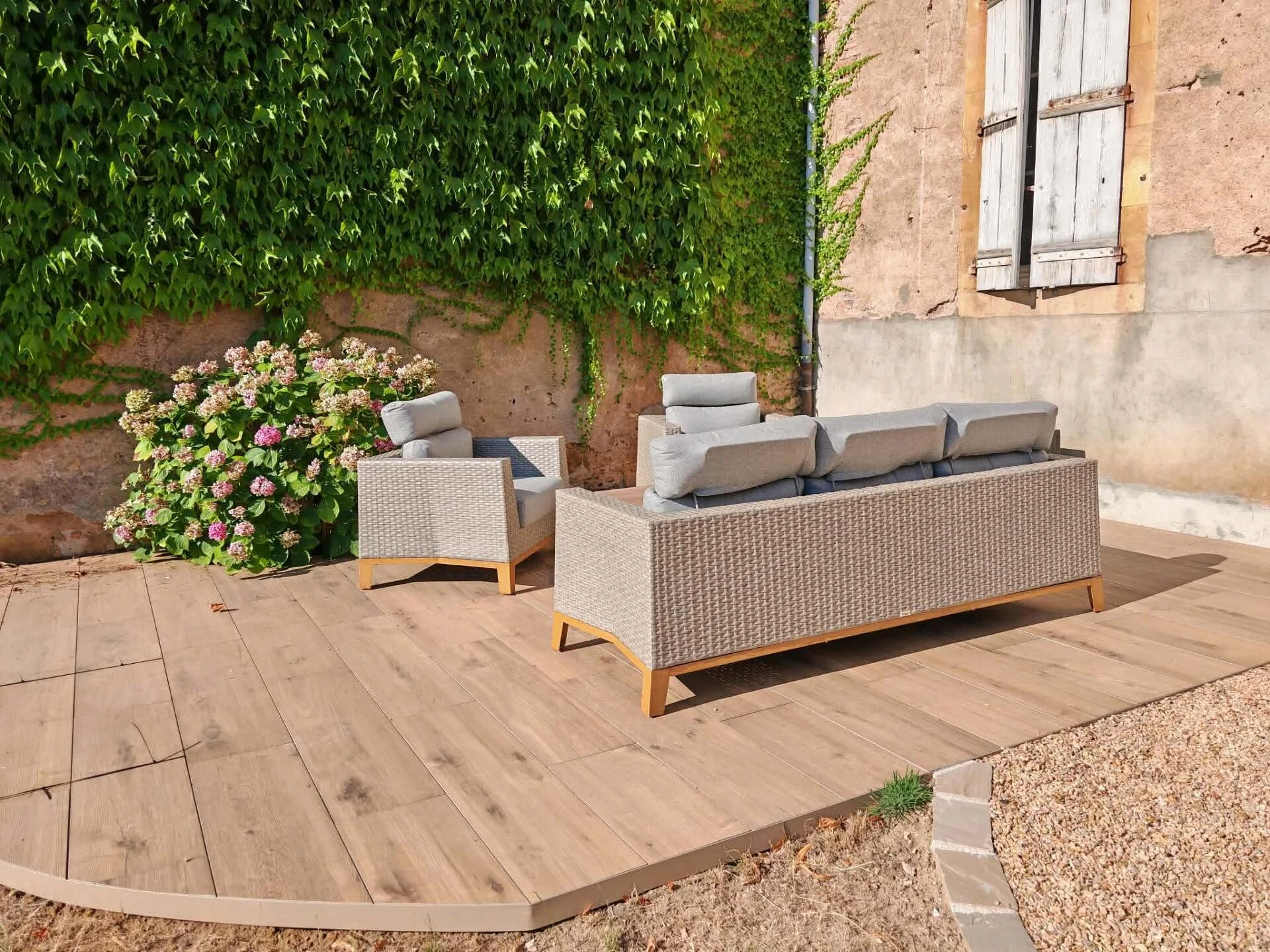 Aménagement abords Terrasse Béton Drainant désactivé - Bordures Pavés Grés