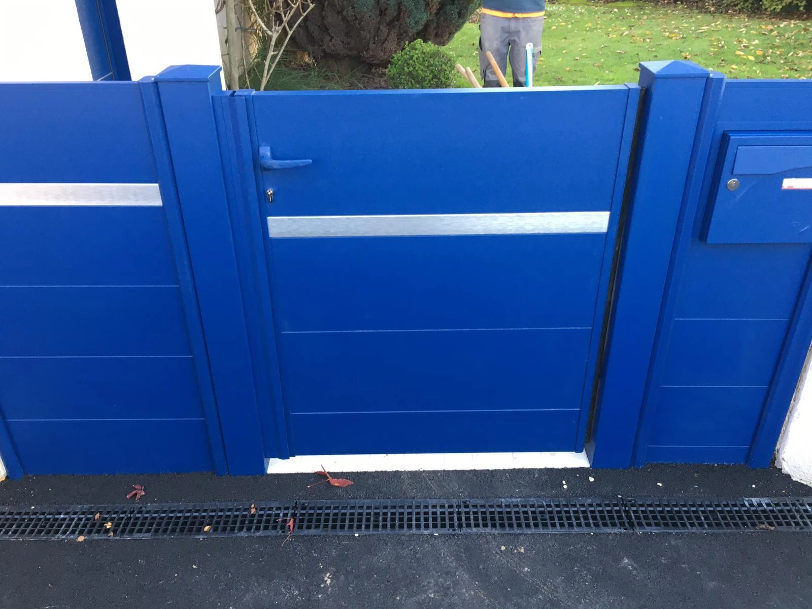 Clôture aluminium DoMaAlu' 240 et portillon DMC300 avec insert