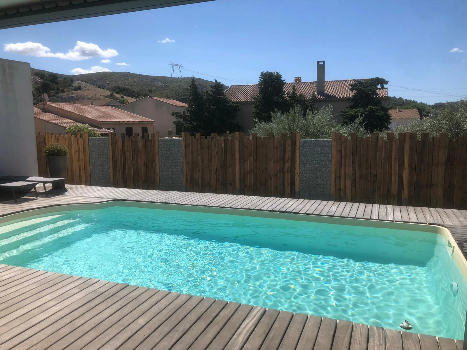 Clôture bois et gabion