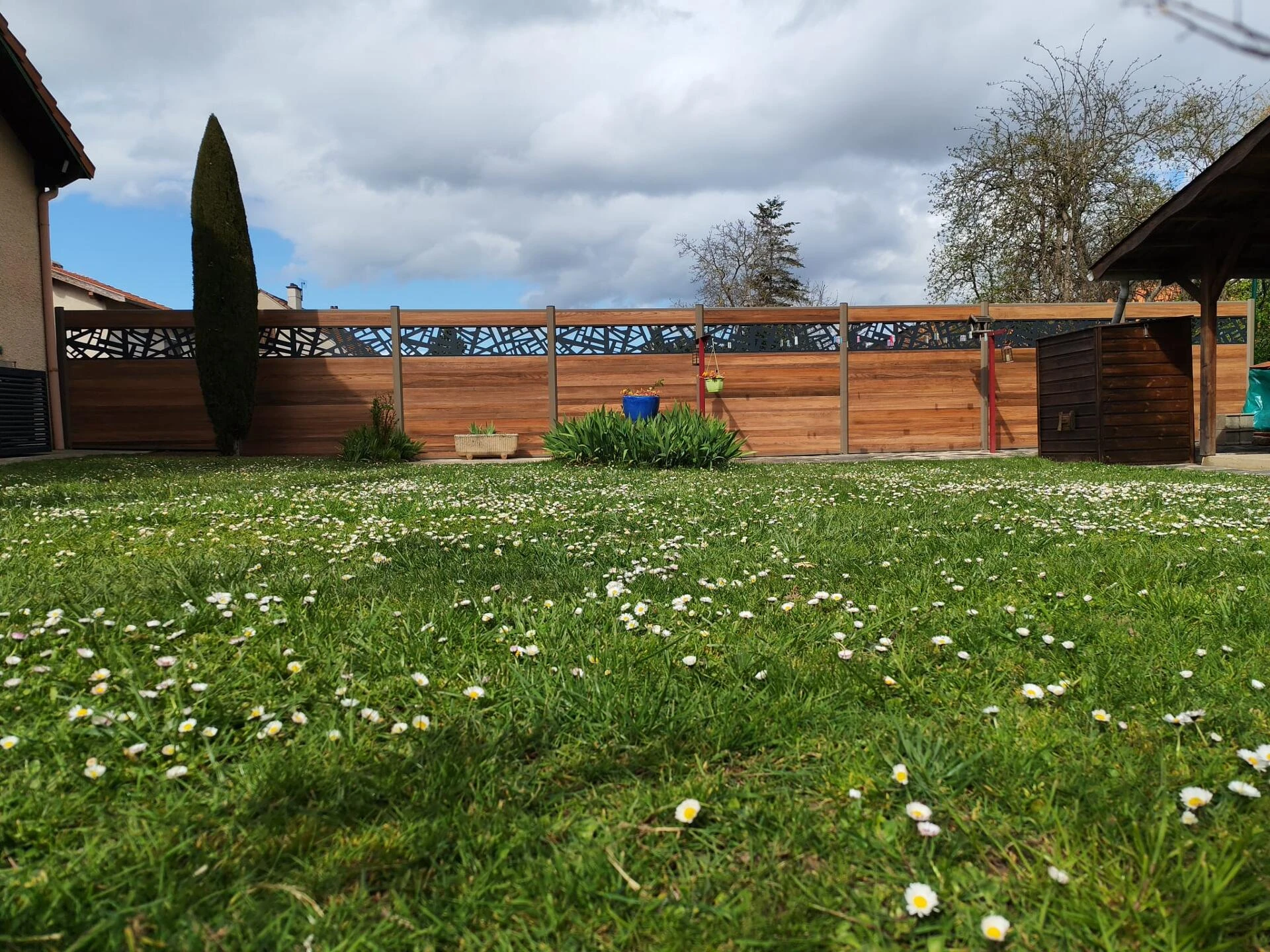 Clôture DomaStyl' effet bois avec décor