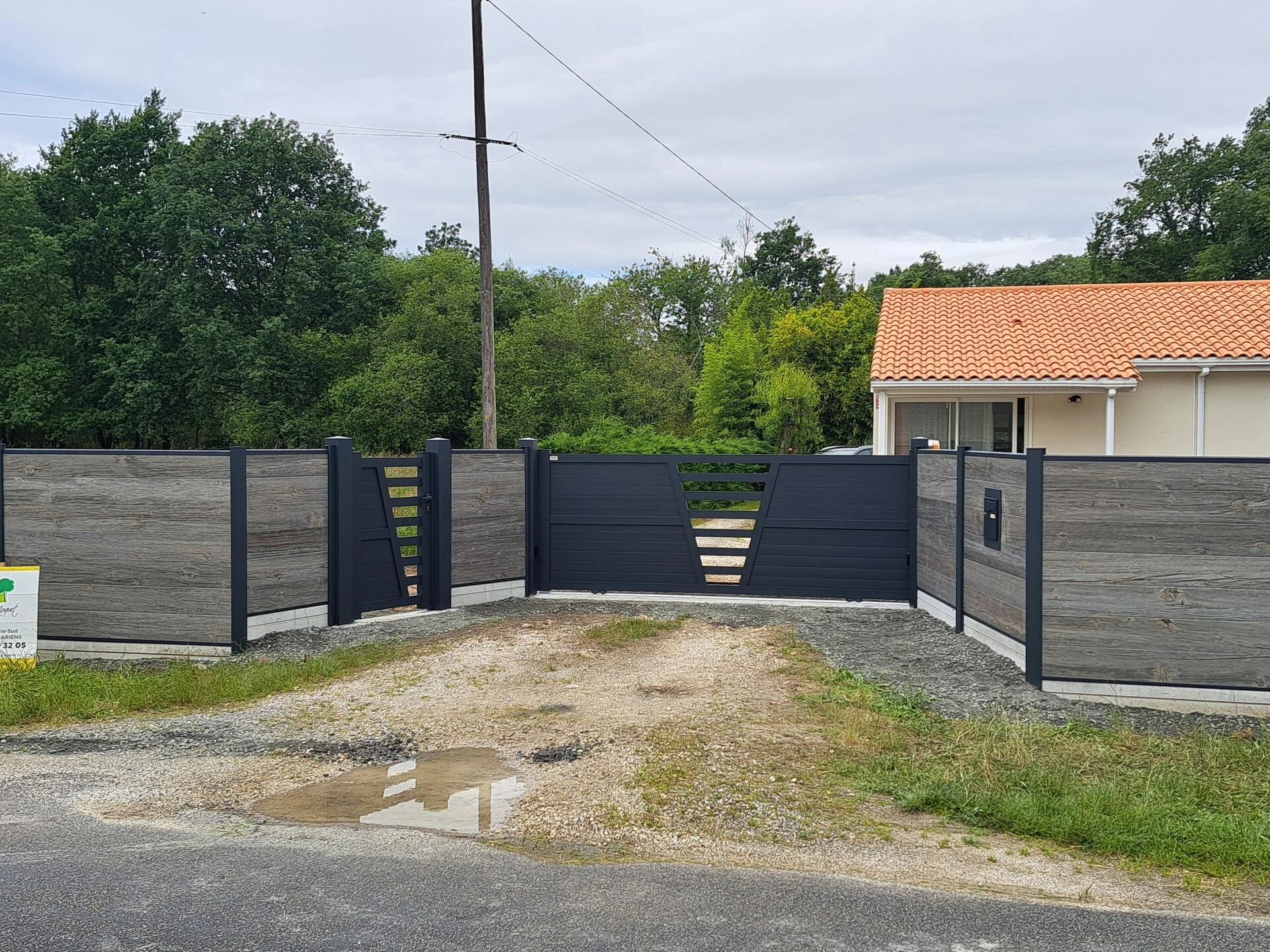 Clôture DoMaStyl' effet bois avec un portail et portillon Classic' Cher