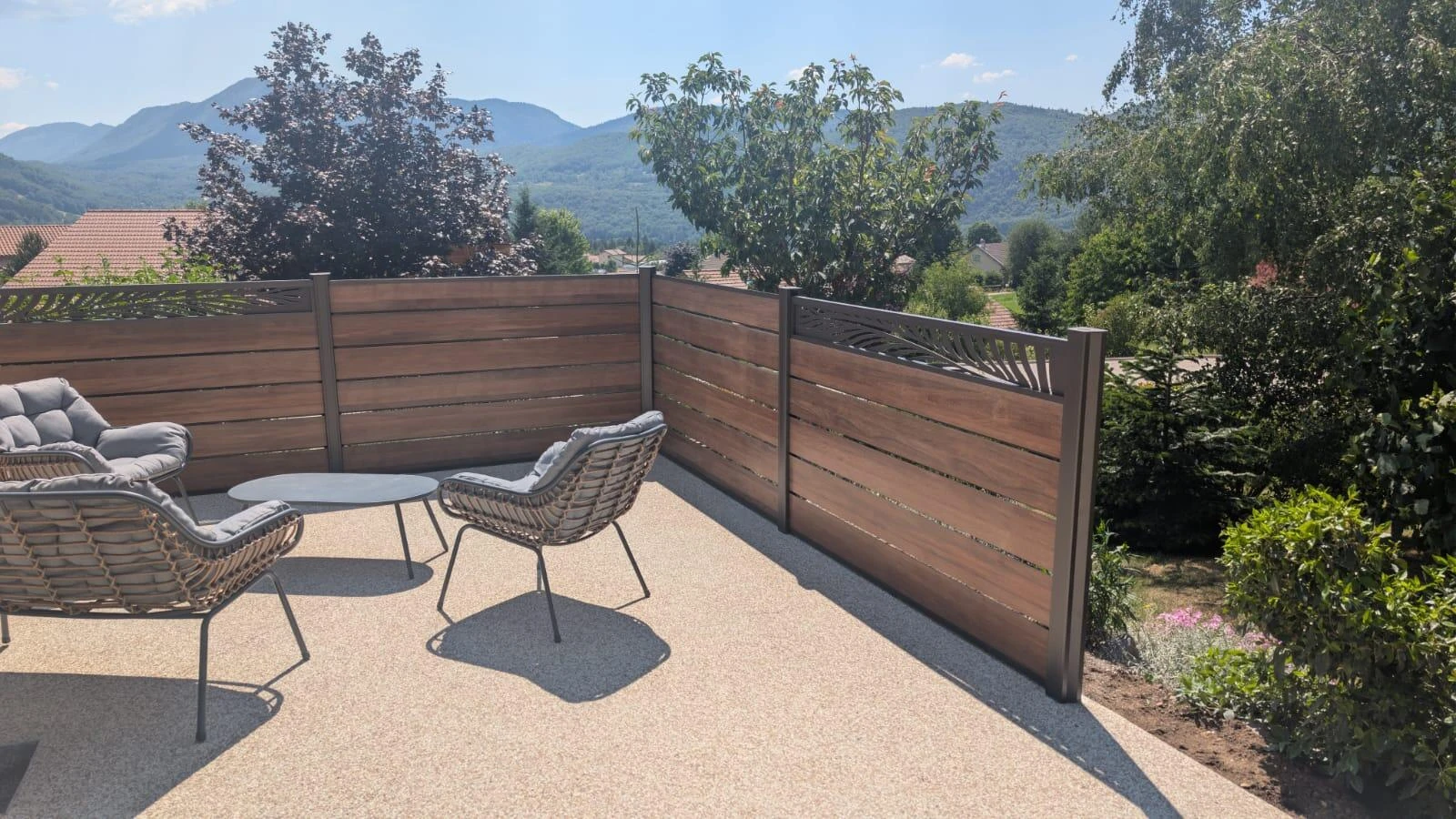 Clôture DoMaStyl' persienne effet bois avec décors