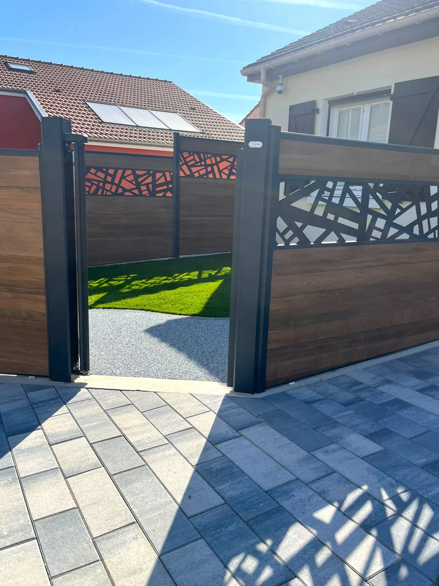 Clôture et Portillon DoMaStyl' effet bois avec décors