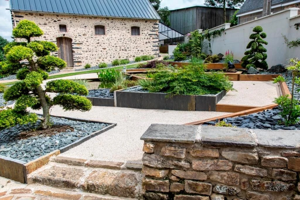 Cour en Gravistar® et Minéralstar ® avec Paillis Ardoise