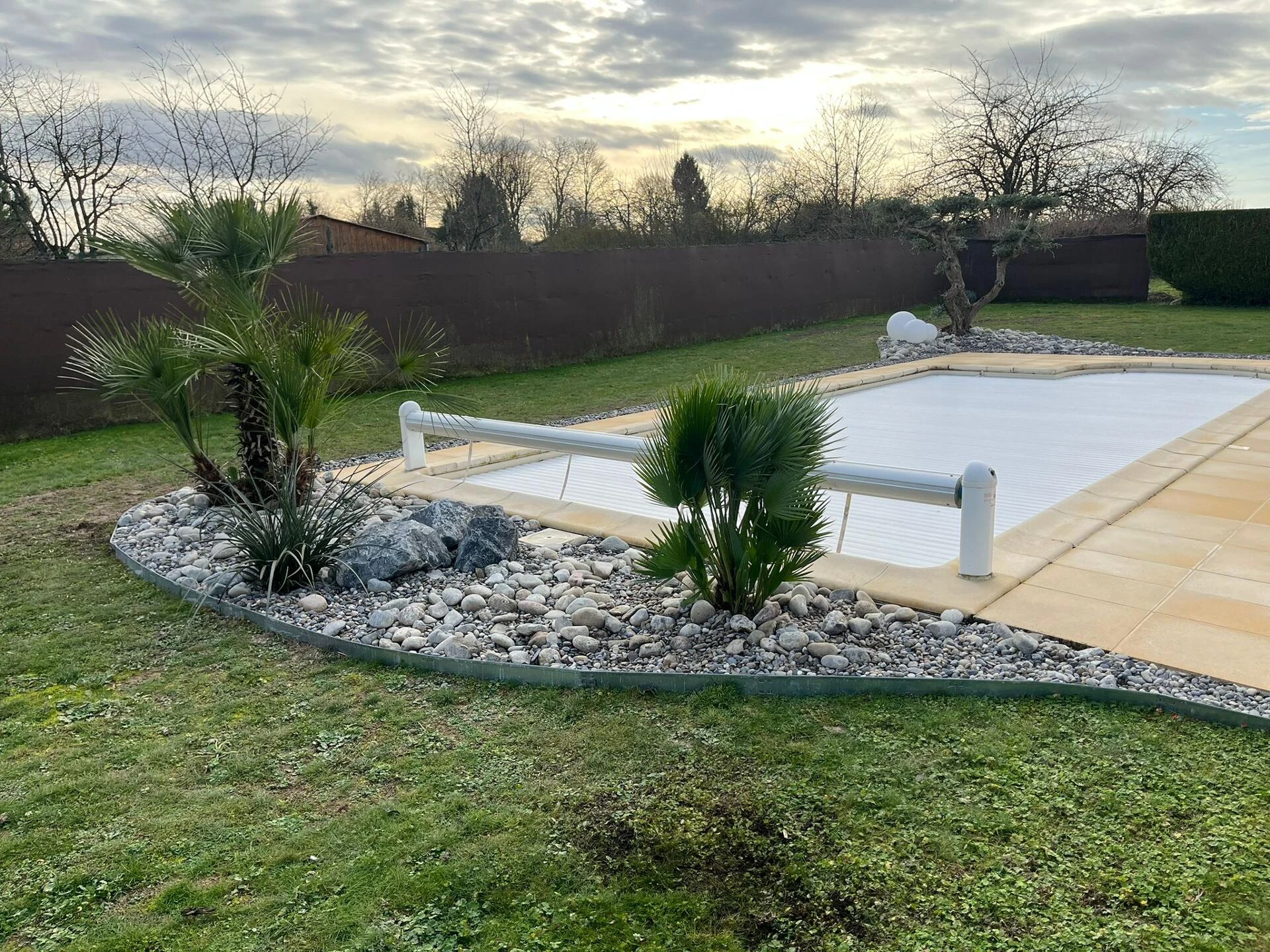 Création d'un massif en bord de piscine