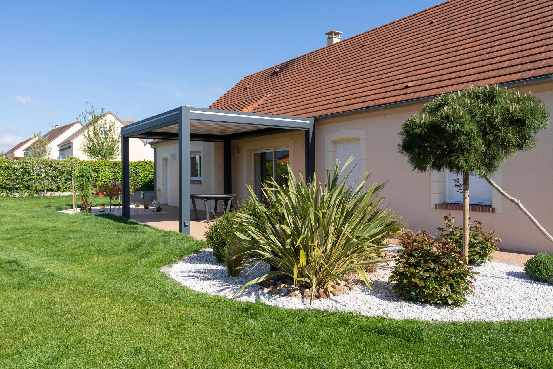 Création paysagère et massifs avec galets