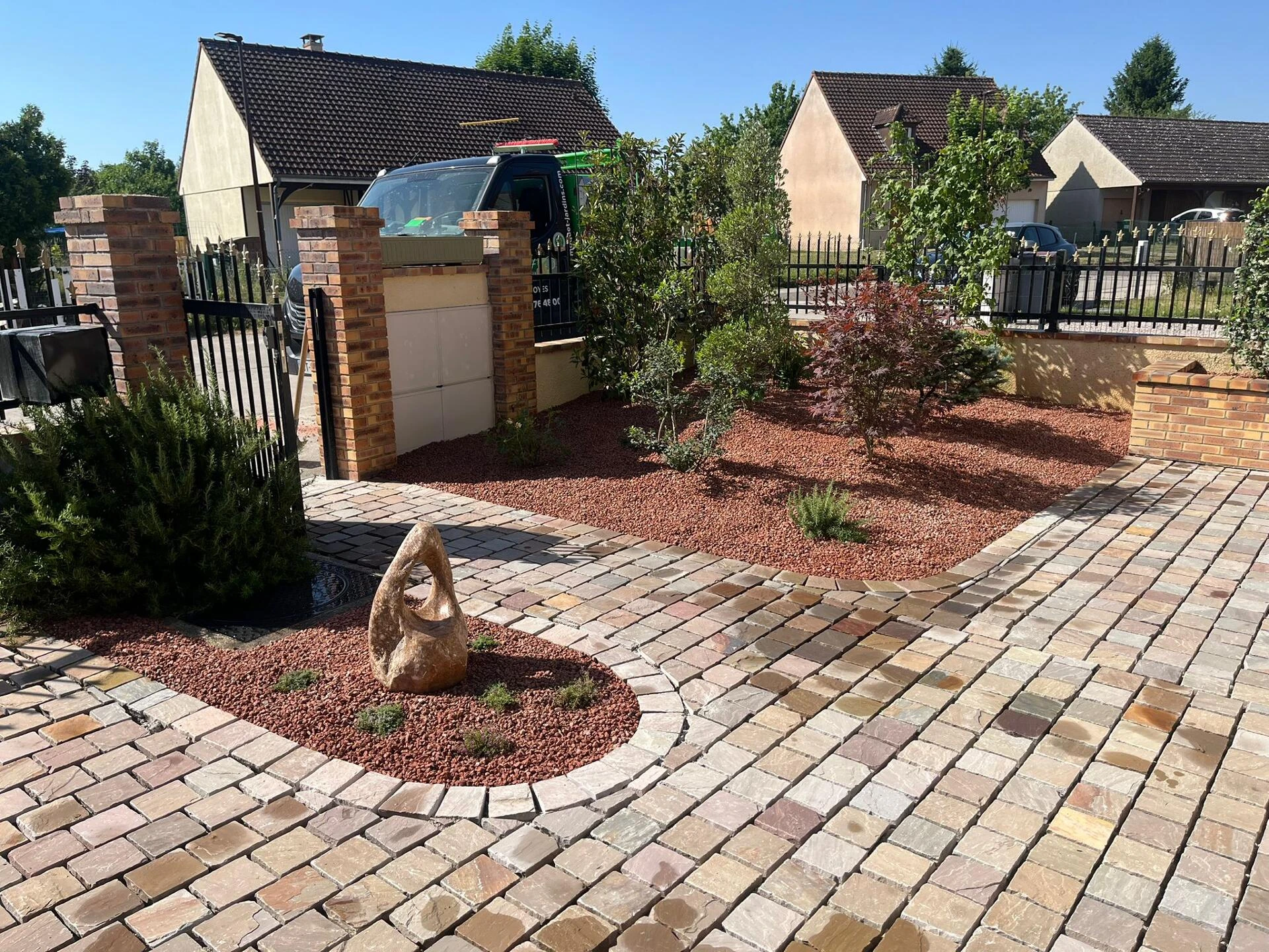 Création paysagère pour une entrée de maison