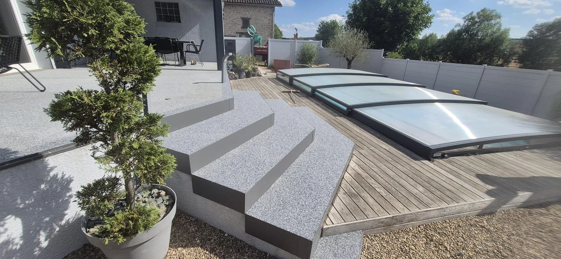Escaliers en résine et contremarches en aluminium BSR