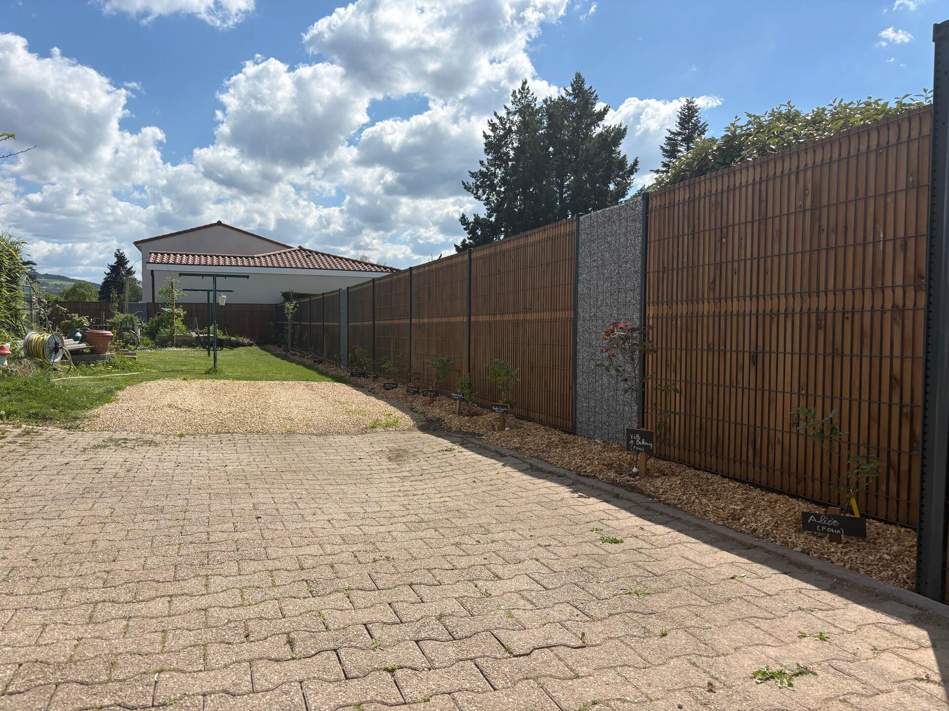 Grillage Rigide avec Occultation bois et Gabion