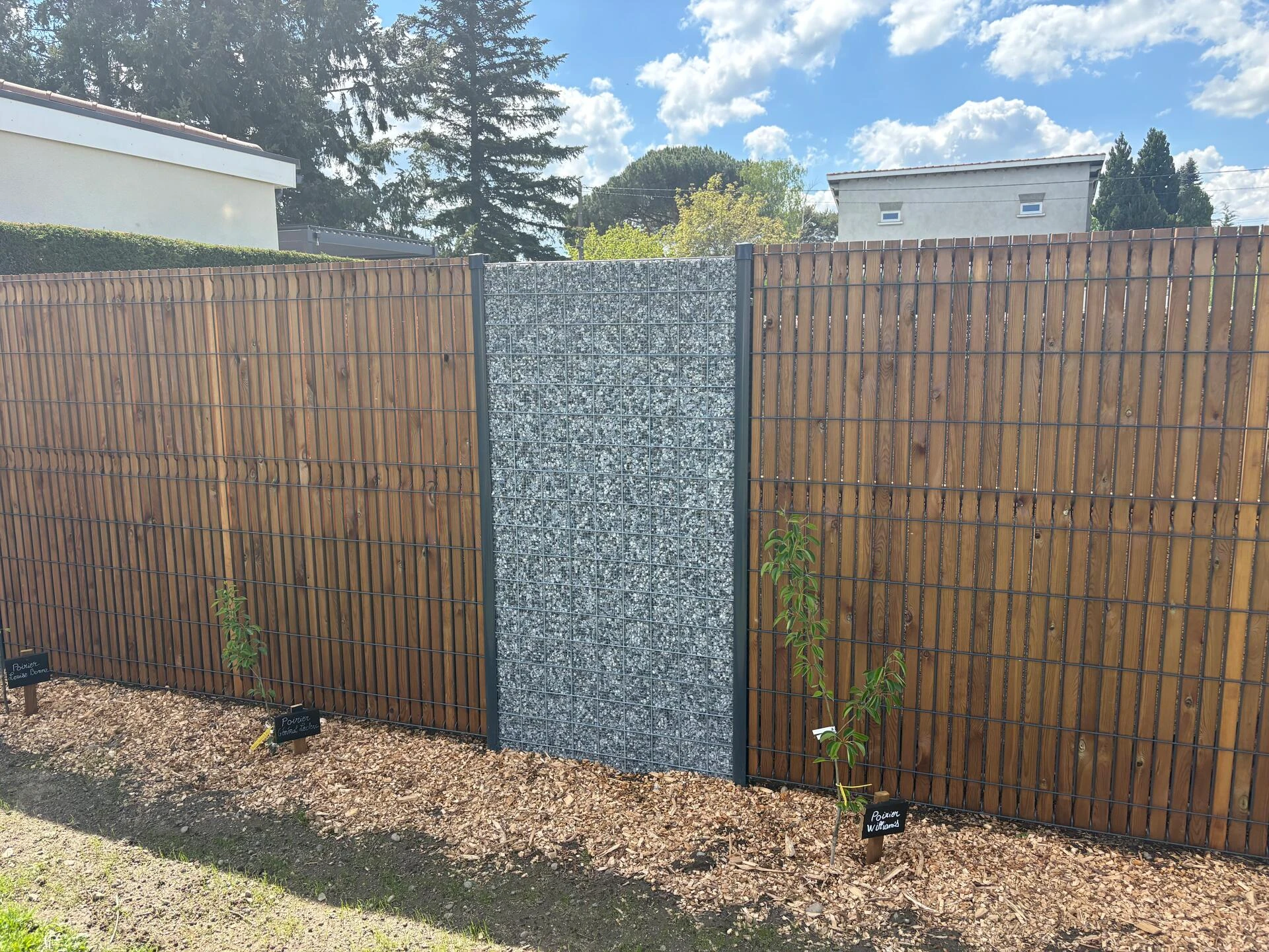Grillage Rigide avec Occultation bois et Gabion