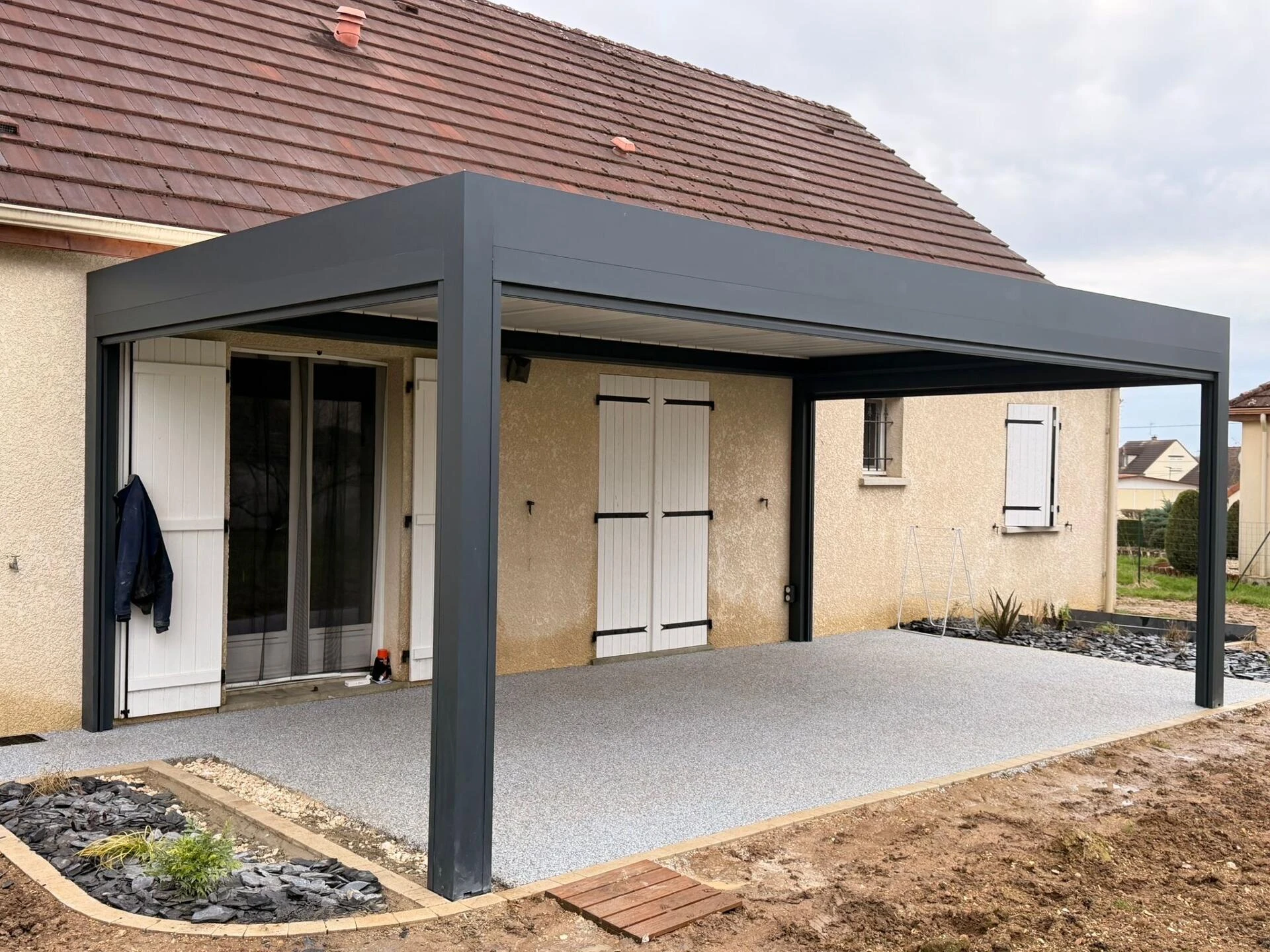 Pergola Bio Classic avec stores gris