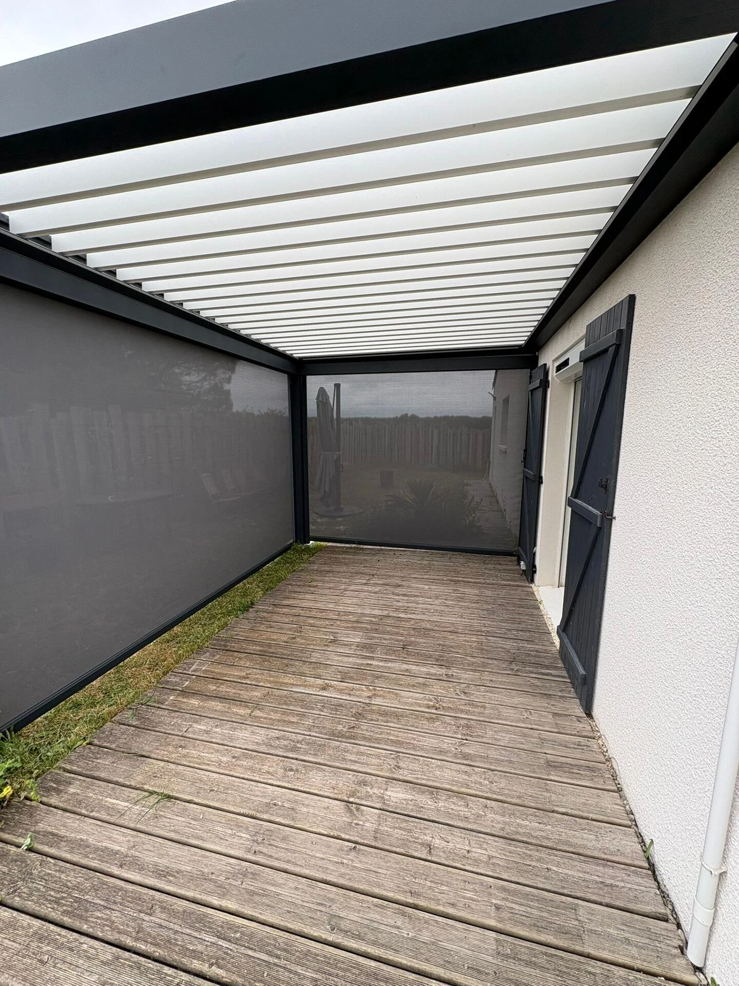 Pergola Bioclimatique Classic' avec stores
