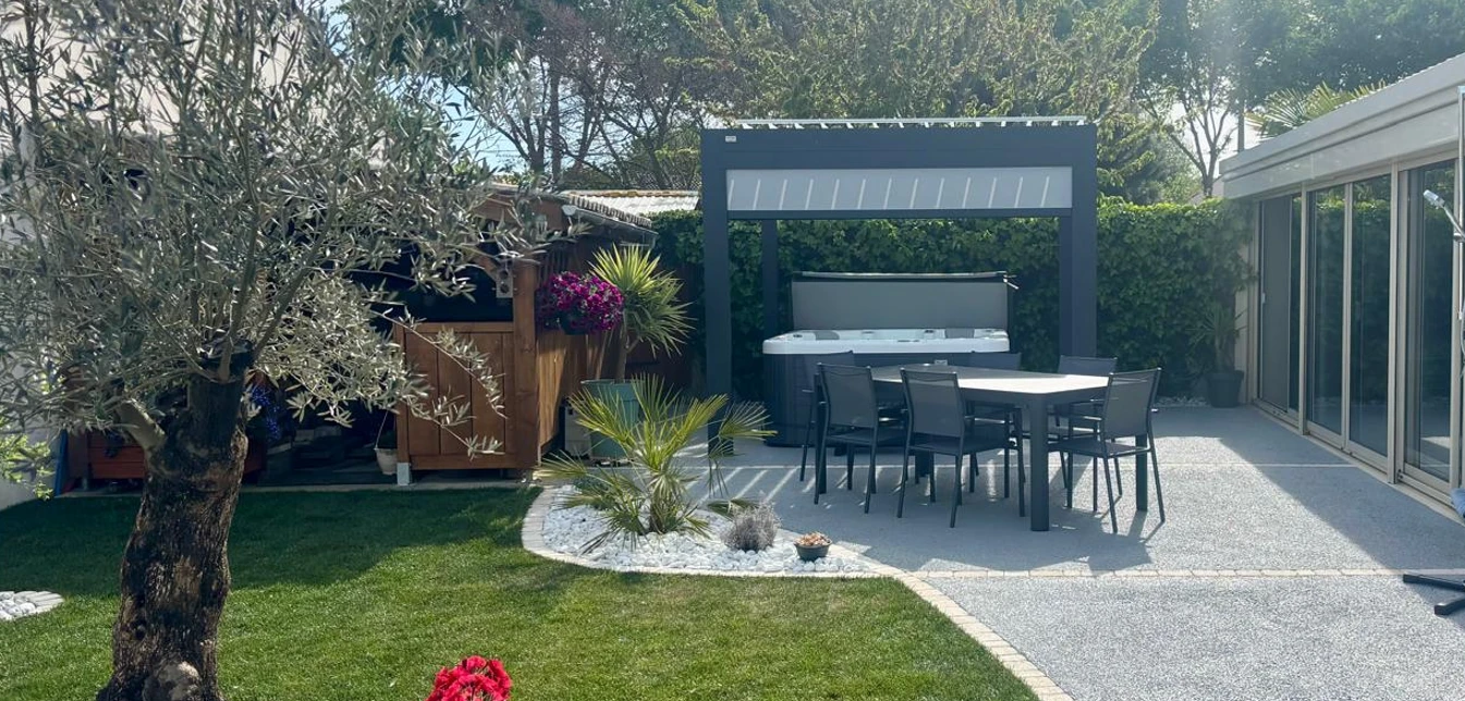 Pergola bioclimatique Easy Up avec stores intégrés