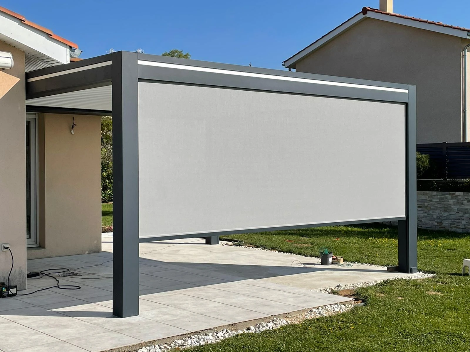 Pergola bioclimatique Prélude Intégrale avec store