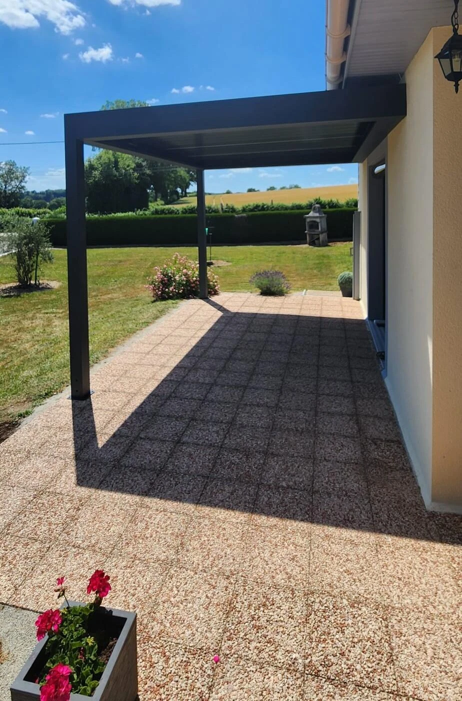 Pergola Plein'R Primo gris 7016 et lames grises