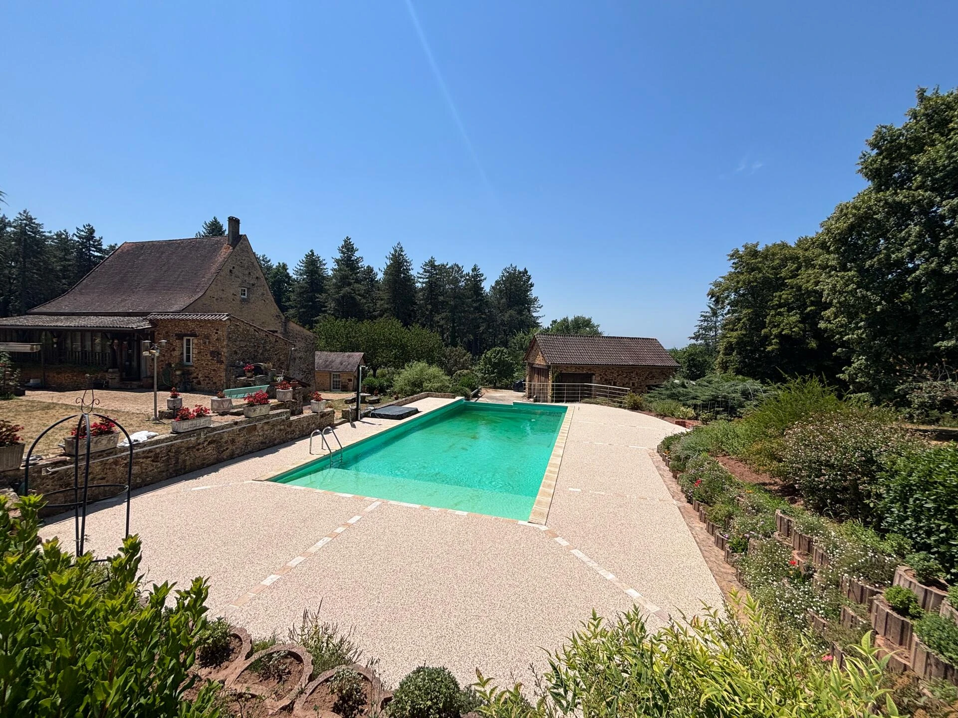 Plage de piscine en Hydrostar