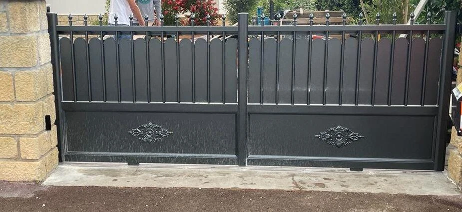 Portail aluminium battant