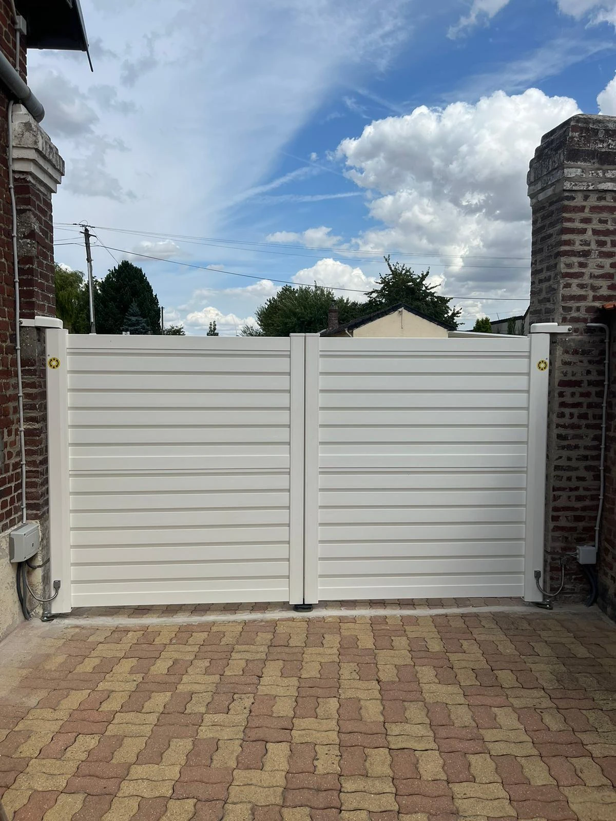 Portail aluminium battant DoMai'N Cantache-Blanc
