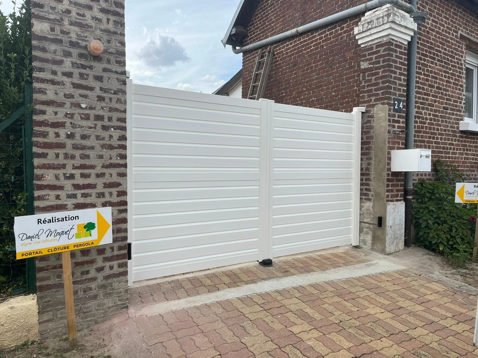 Portail aluminium battant DoMai'N Cantache-Blanc