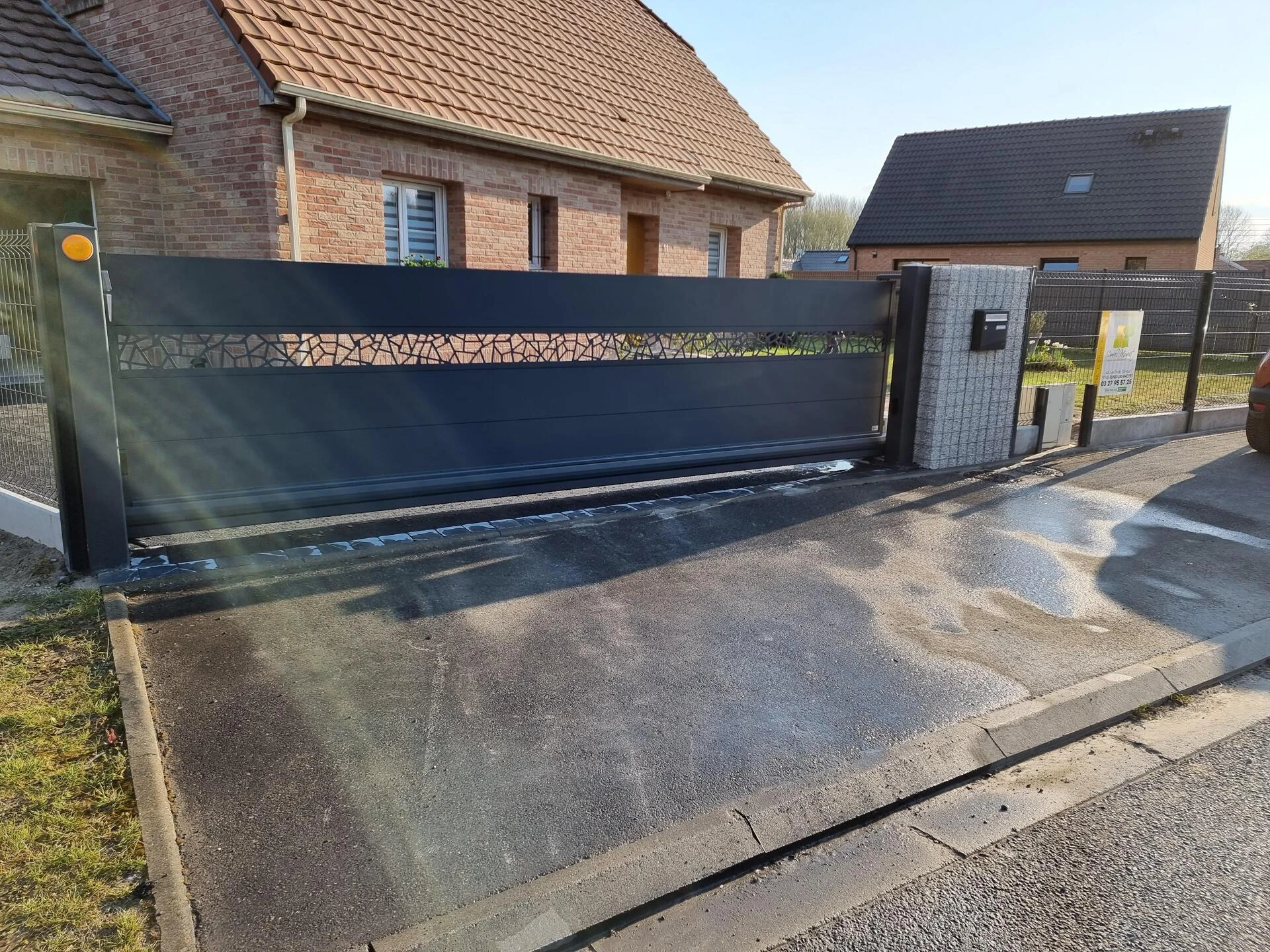Portail aluminium et clôture gabion