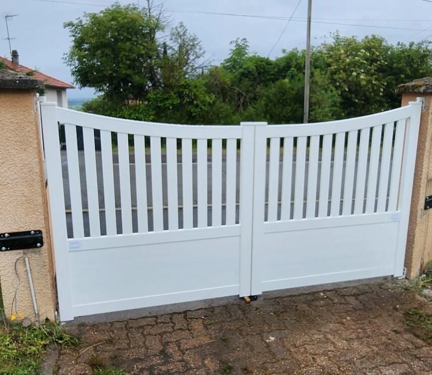 Portail bombé bas alu semi ajouré blanc