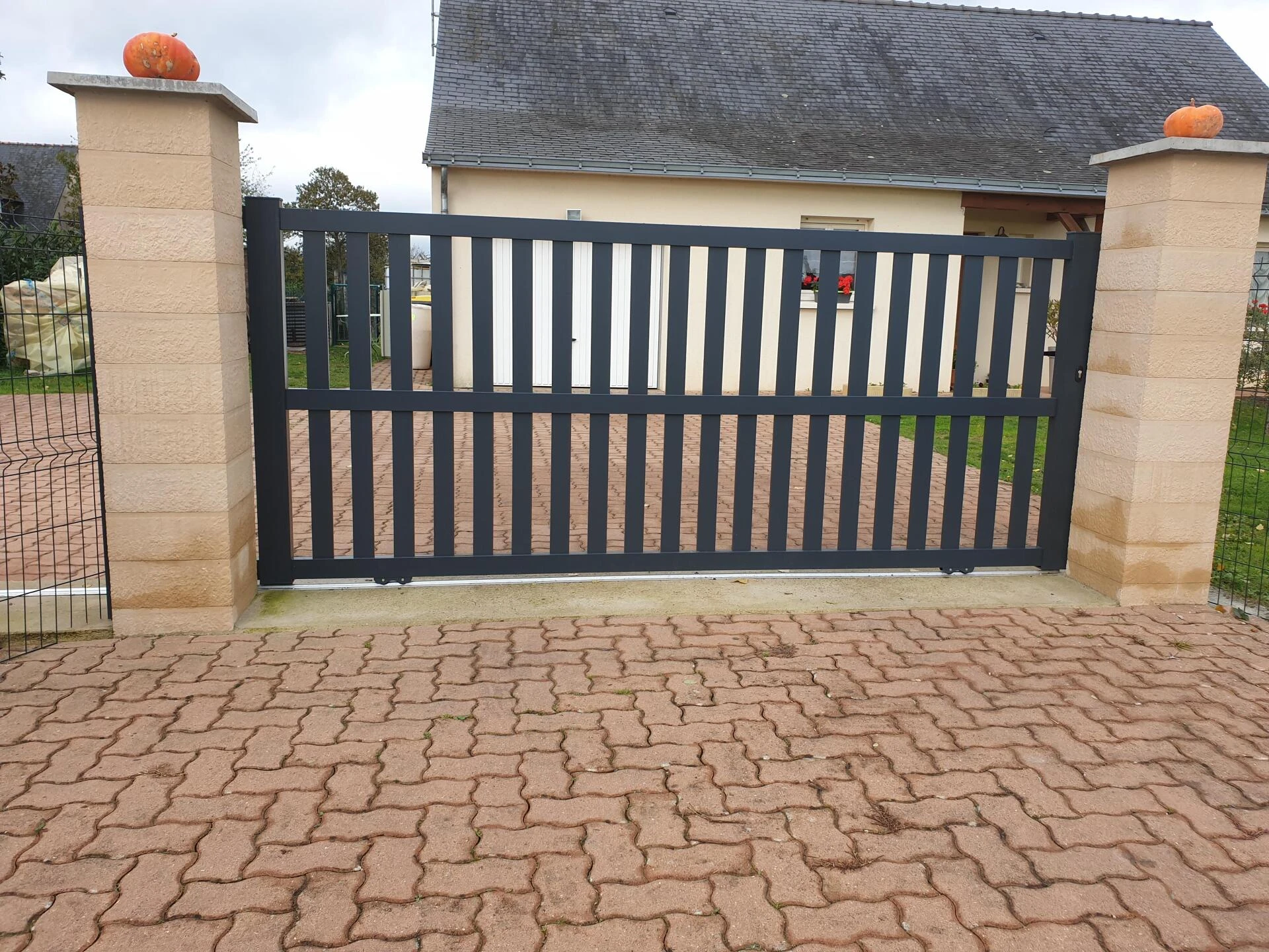 Portail coulissant ajouré
