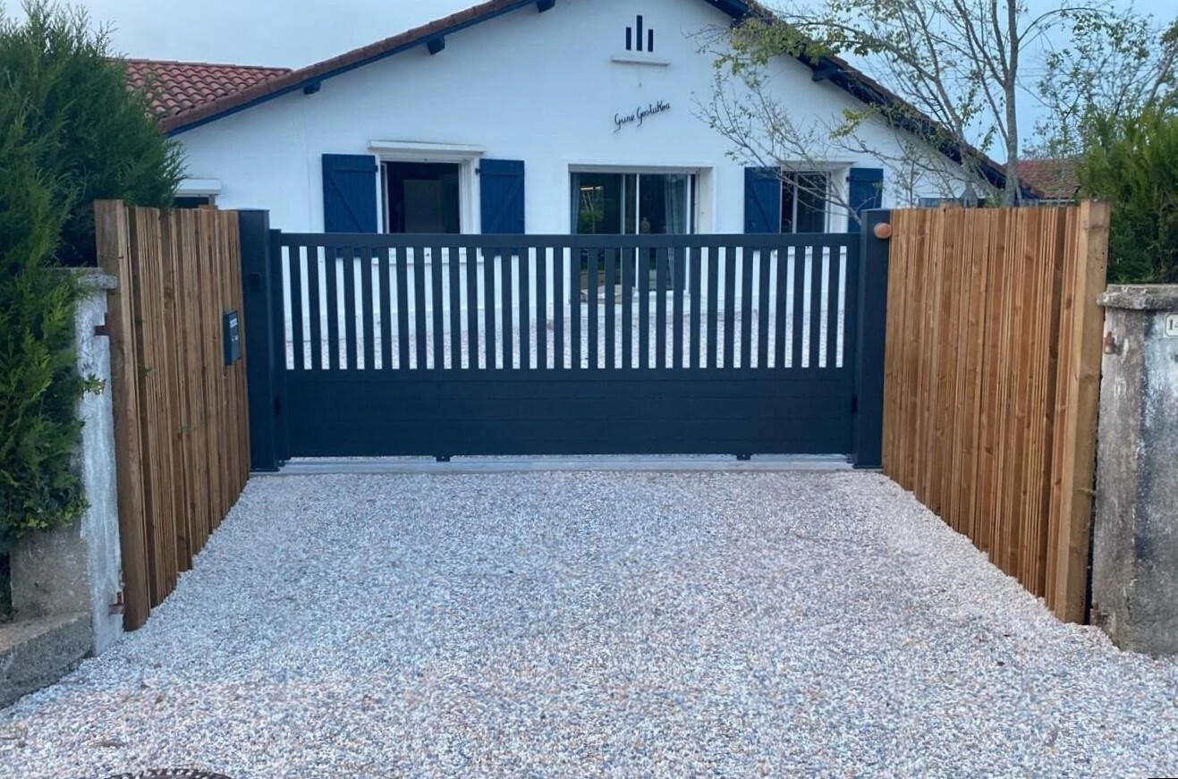 Portail coulissant aluminium DoMai'N Mayenne