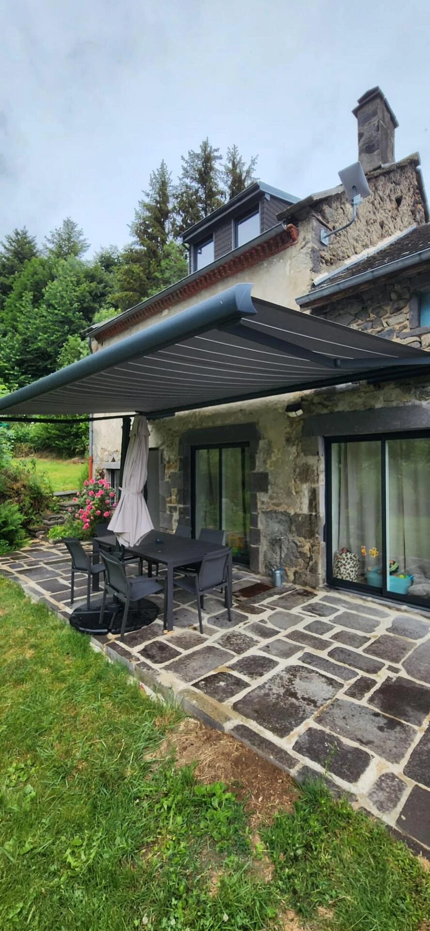 Store banne DoMaSun' 6mx4m gris 7016