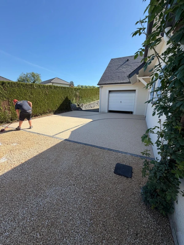 Allée carrossable en Hydrostar® Dune et Alvéostar® Saturne