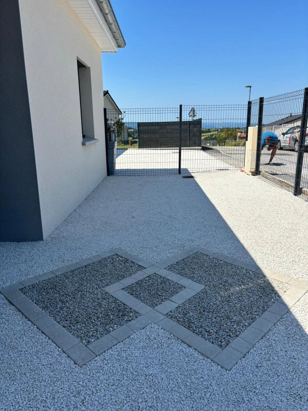 Allée de garage en Alvéostar®, bordures haute couture et Pavé la couture®