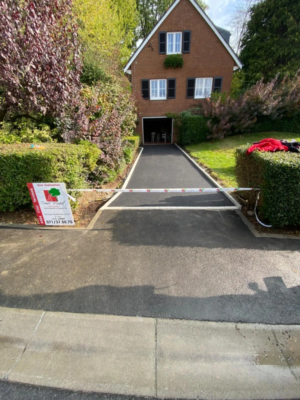Allée de garage en enrobé à chaud et Pavé la couture®