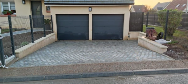 Allée de garage en pavage dallage