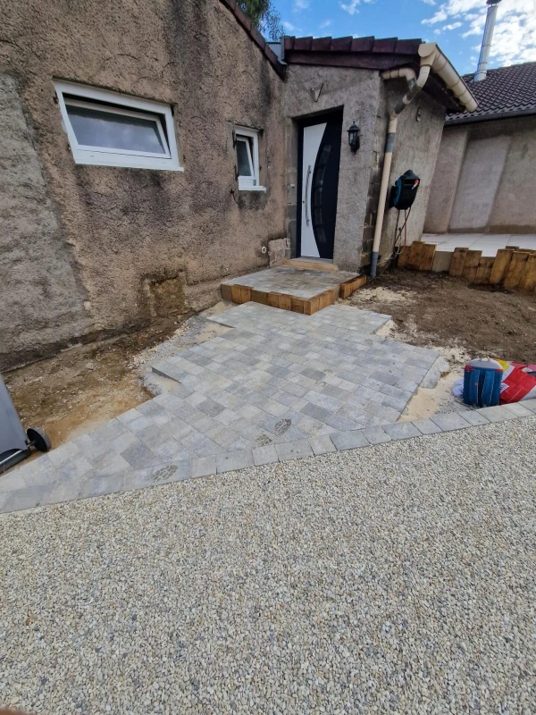 Allée de jardin en Alvéostar®, Dm profil®et pavage dallage