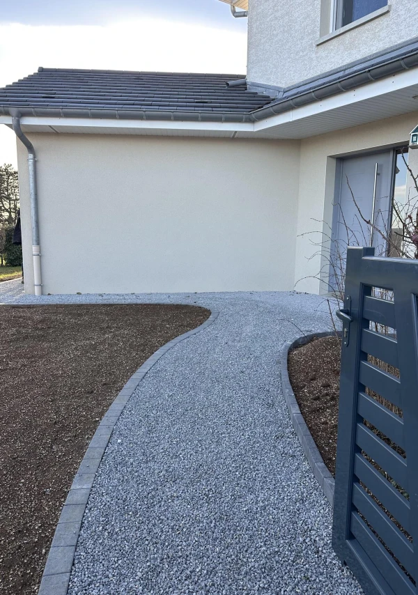 Allée de jardin en Alvéostar® et Pavé la couture®