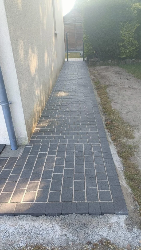 Allée de jardin en pavés La Couture