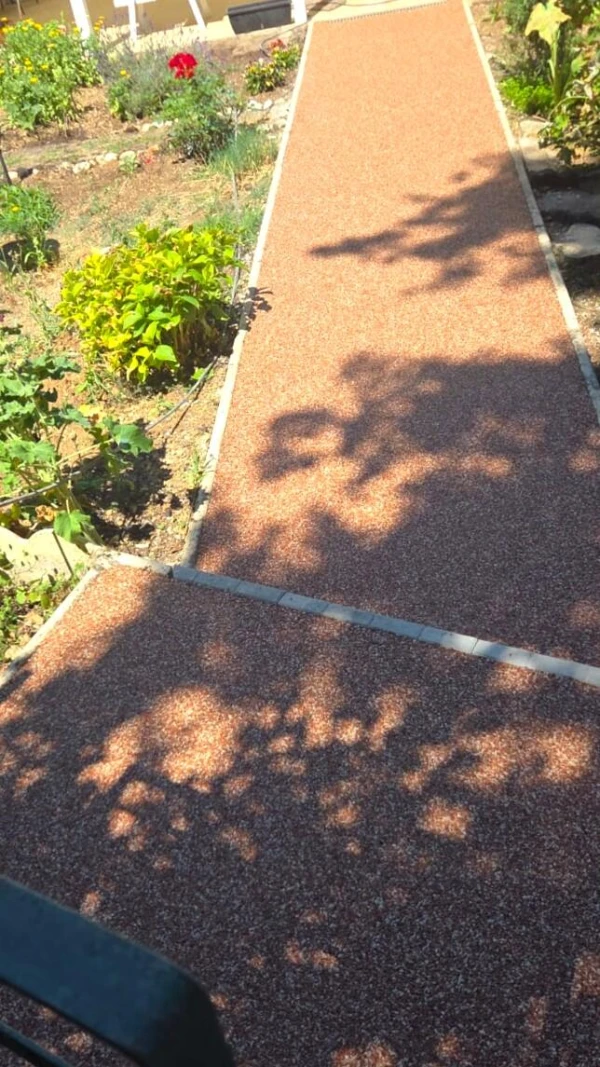 Allée de jardin en résine Hydrostar corail