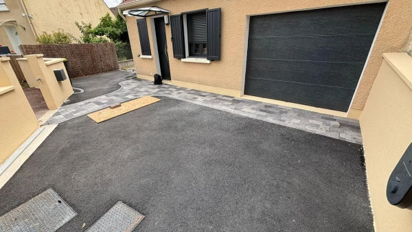 Allée en enrobé et pavé Marjolaine