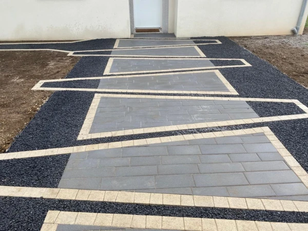 Allée piétonne en Alvéostar® et pavage dallage