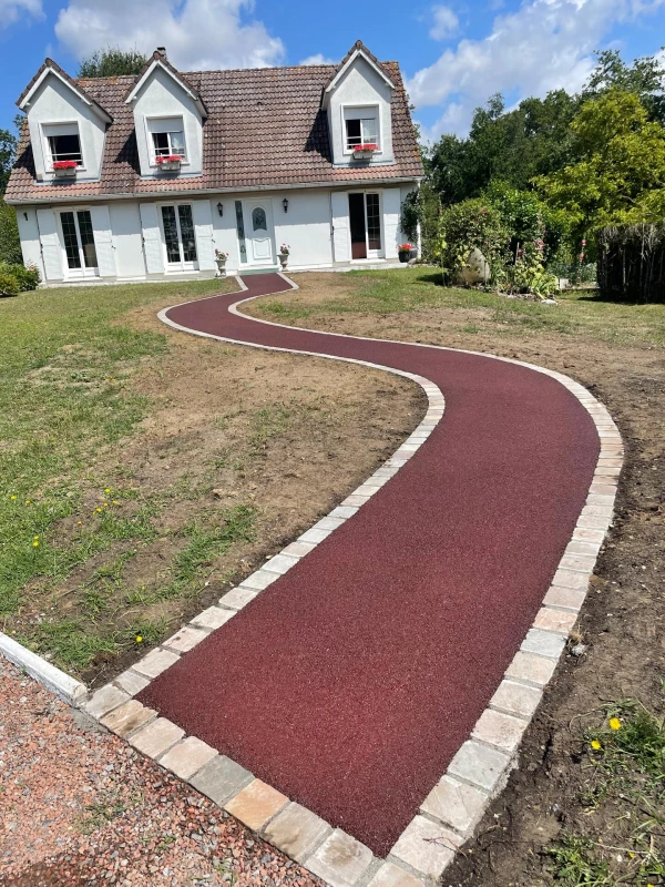 Allée piétonne en enrobé à chaud