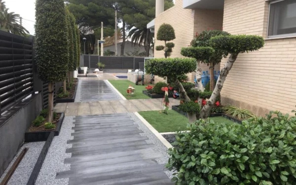 Allée piétonne en Hydrostar®, DM Green®, Pavé la Couture® et Boibé®