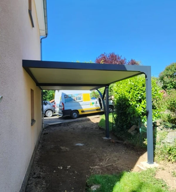 Carport adossé Classic' toit plat avec dégagement