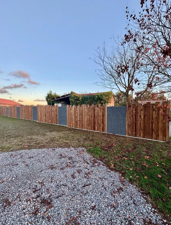 Clôture bois DoMaNatur' Nymphéa avec Claustra Gabion DoMaRoc'