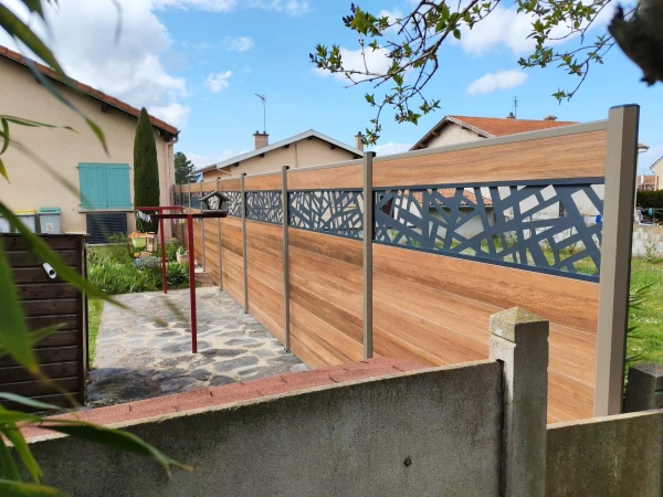 Clôture DomaStyl' effet bois avec décor