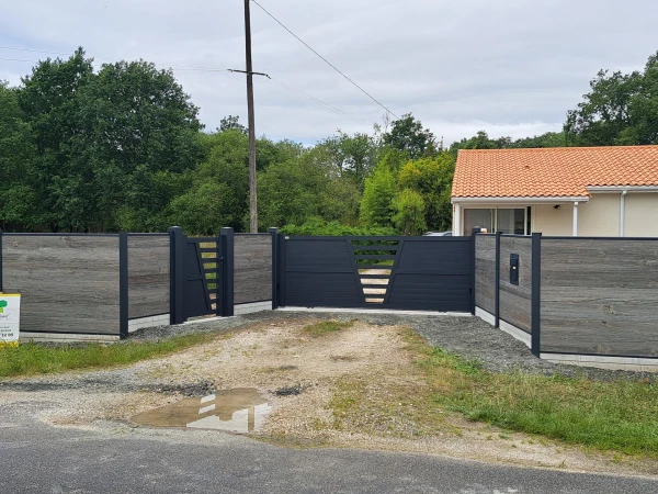 Clôture DoMaStyl' effet bois avec un portail et portillon Classic' Cher