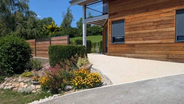 Clôture DoMaStyl' persienne effet bois avec décors