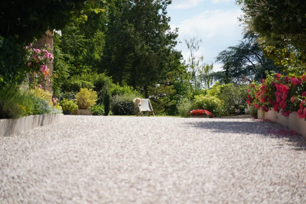 Cour en Alvéostar® beige à Augy (89)