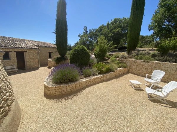 Cour en Alvéostar beige miel