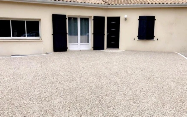 Cour en Alvéostar® - Entreprise Larue