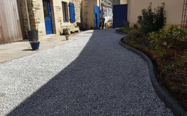 Cour en Alvéostar® - Entreprise Péridy