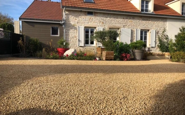 Cour en Alvéostar® - Entreprise Tillier